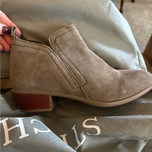 Diba booties size 7.5